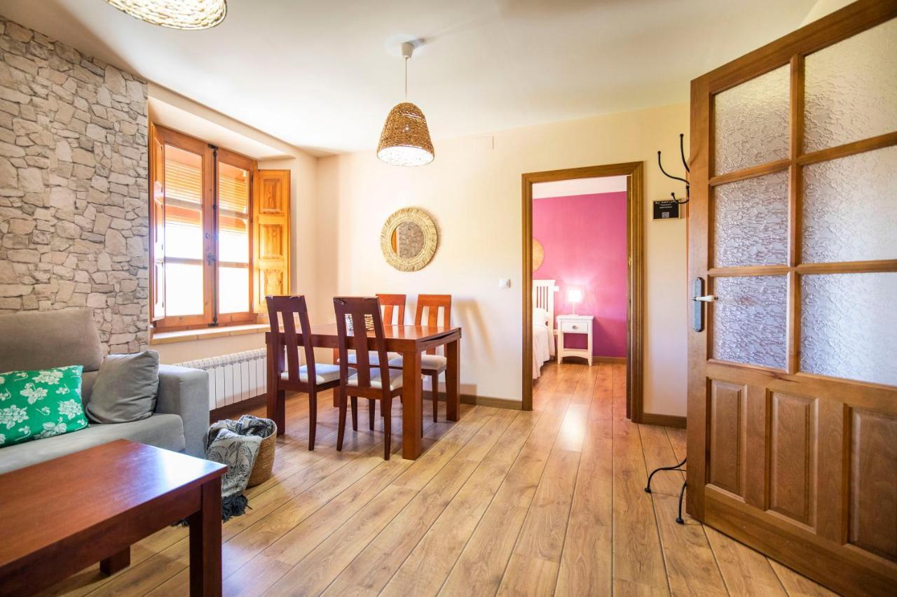 Apartamentos Ribera Del Duero Las Escuelas Vadocondes Luaran gambar